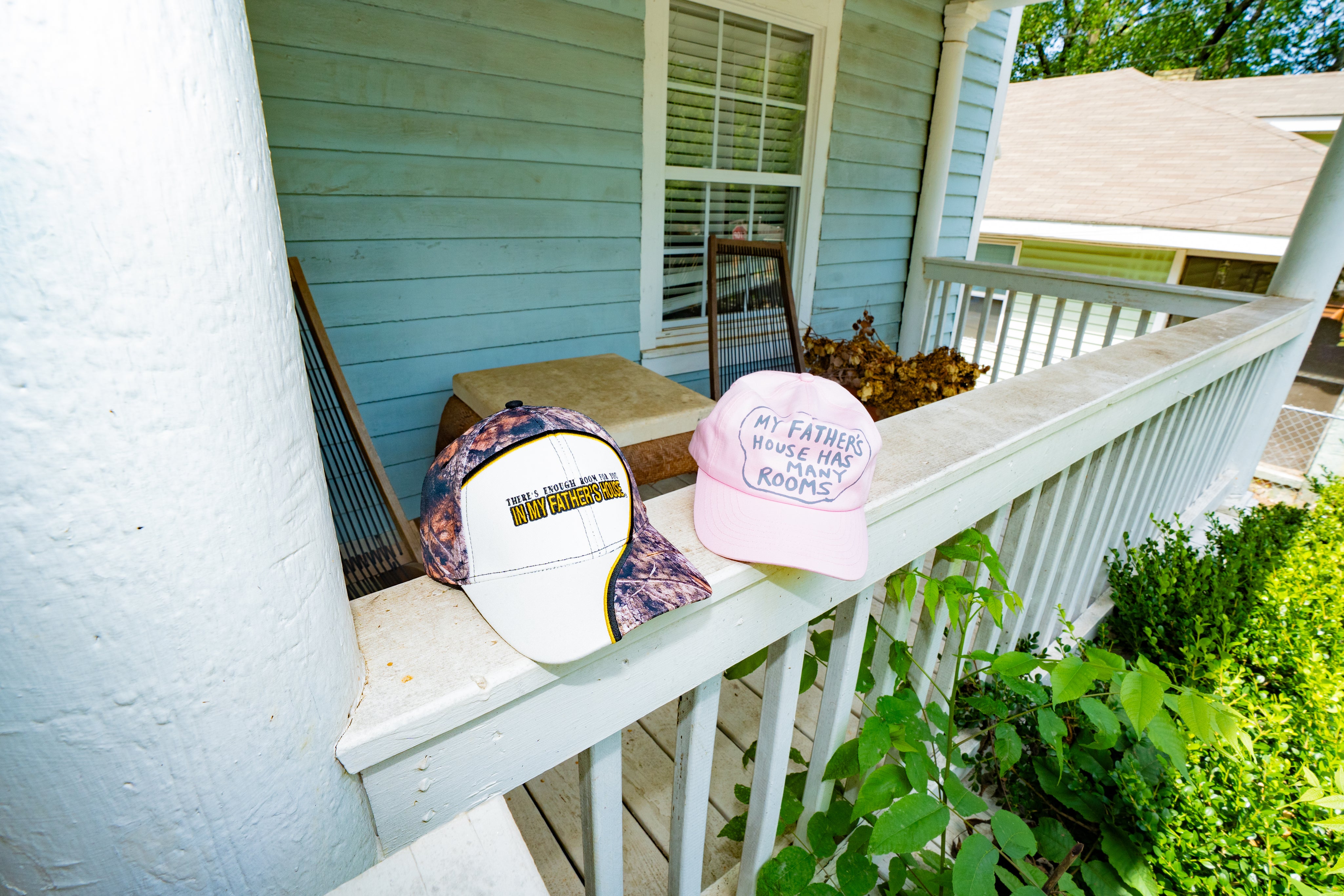 YTHX_26_MERCH_GROUP-01137.jpg